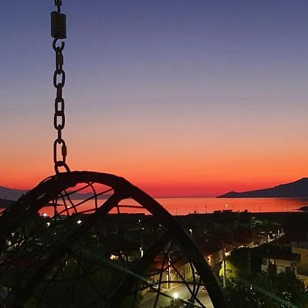 Sea & Mountain Apartment Close To Port And City Lavrion Bagian luar foto