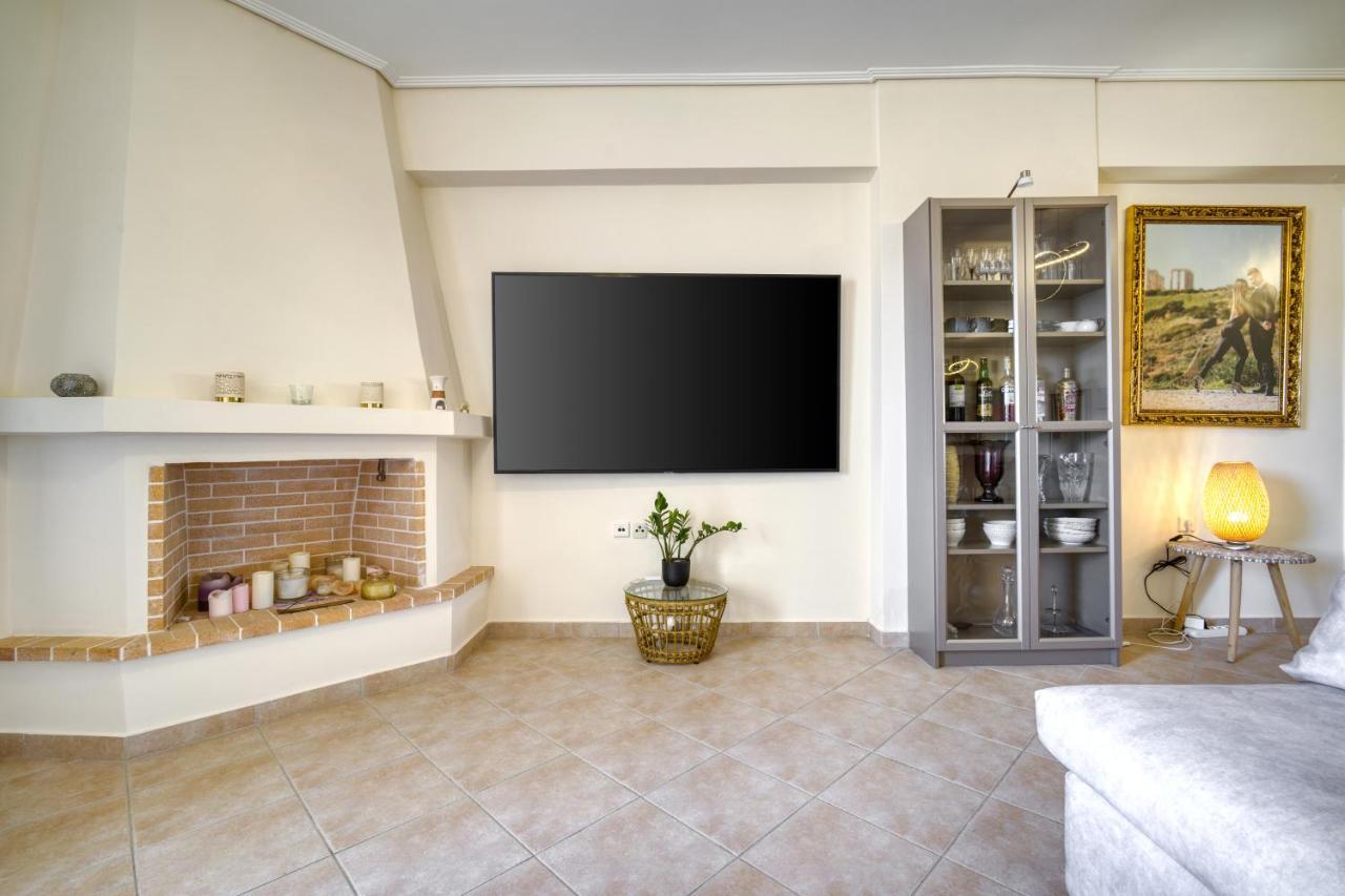 Sea & Mountain Apartment Close To Port And City Lavrion Bagian luar foto