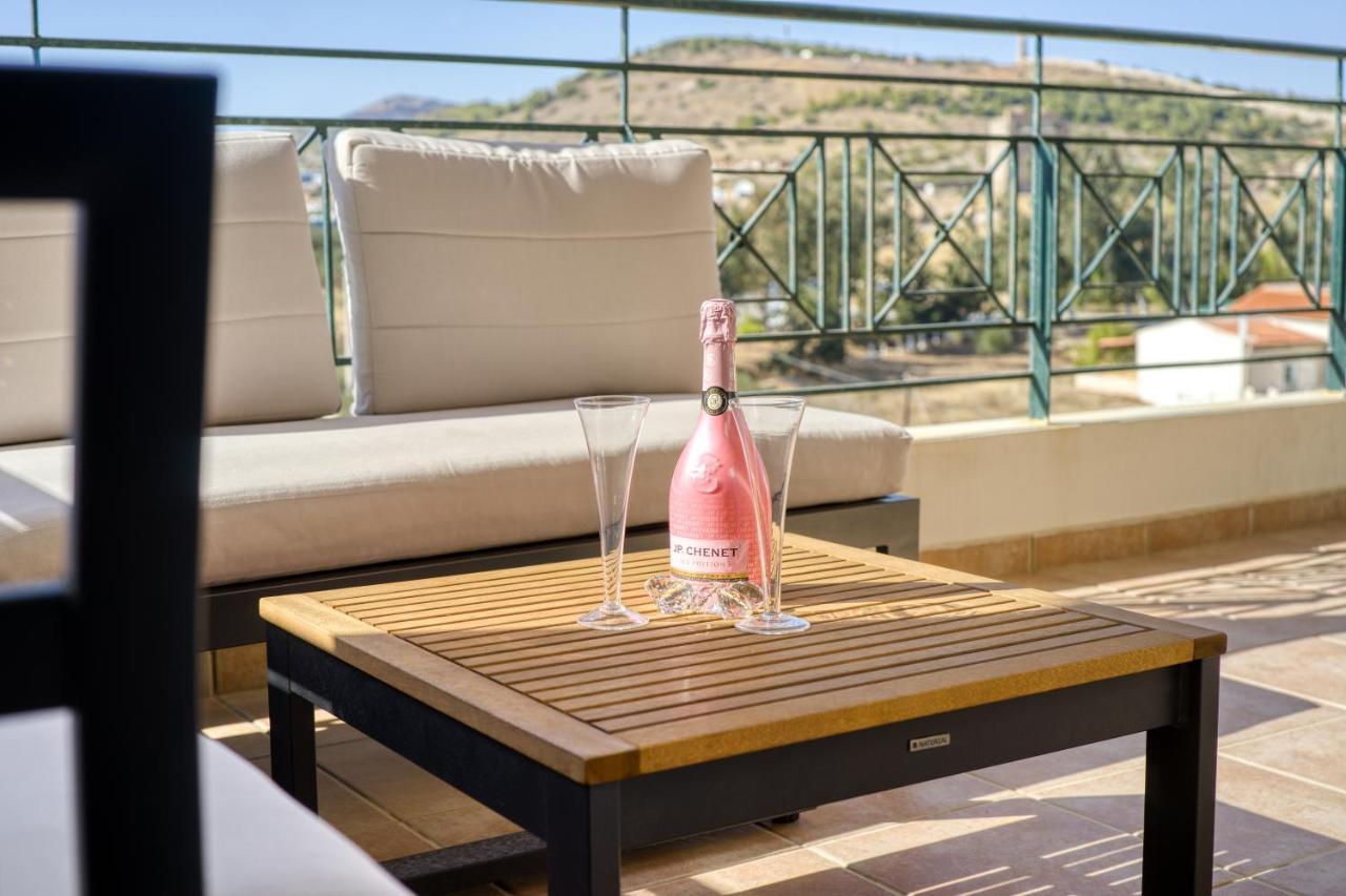Sea & Mountain Apartment Close To Port And City Lavrion Bagian luar foto