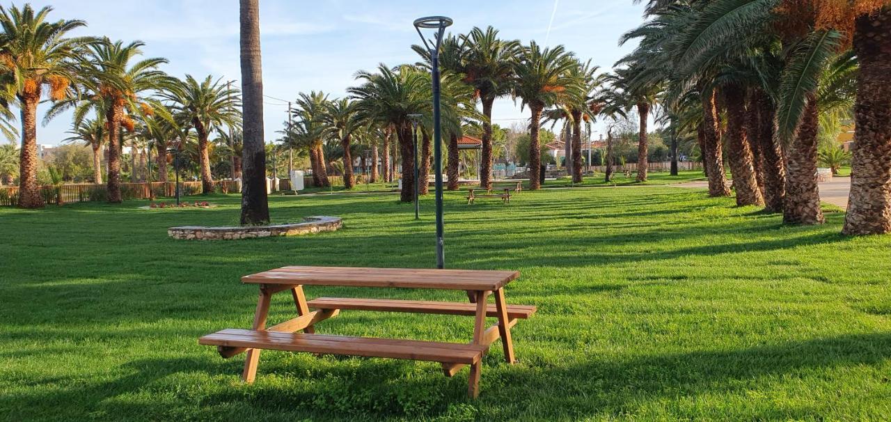 Sea & Mountain Apartment Close To Port And City Lavrion Bagian luar foto