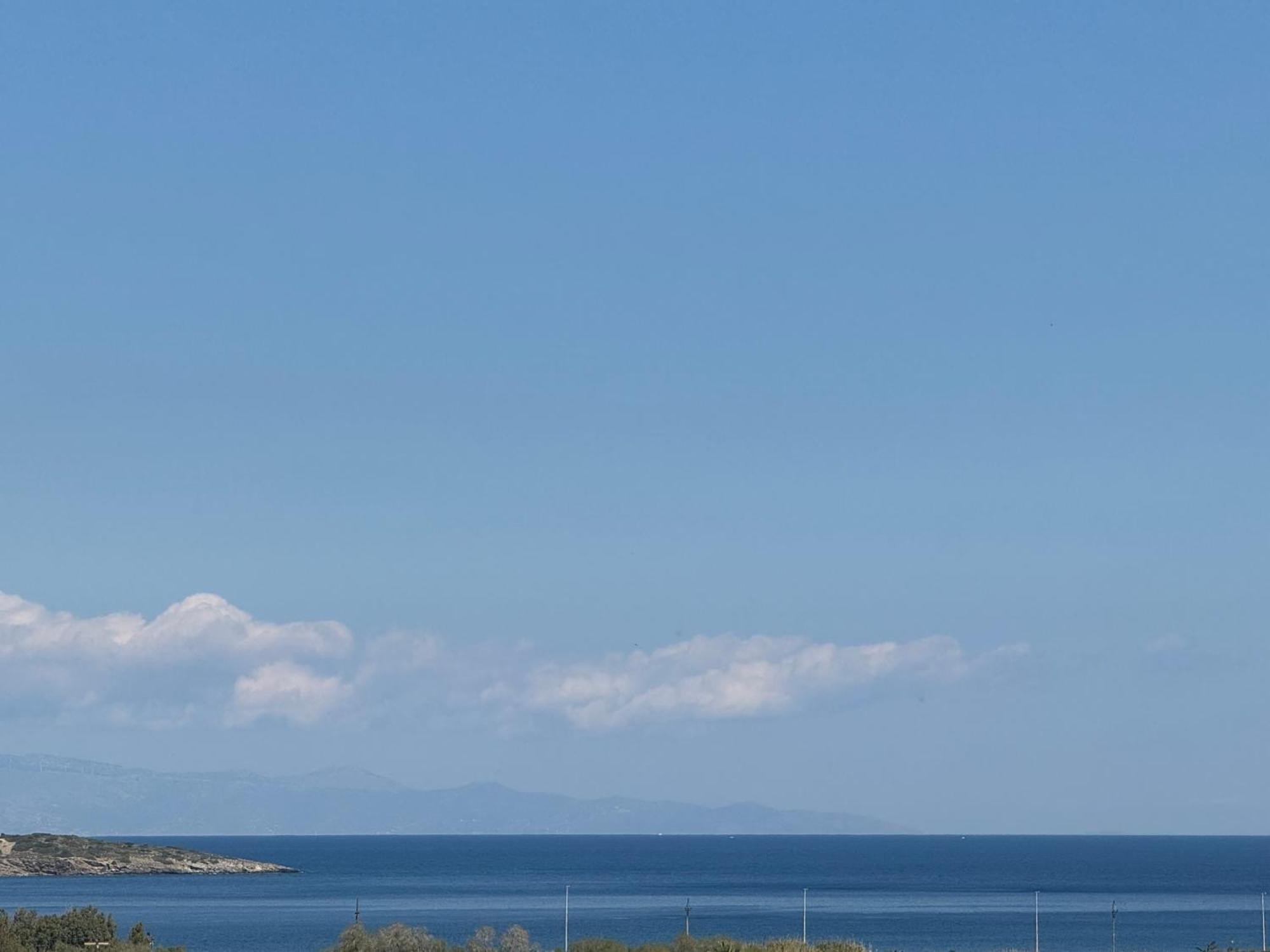 Sea & Mountain Apartment Close To Port And City Lavrion Bagian luar foto
