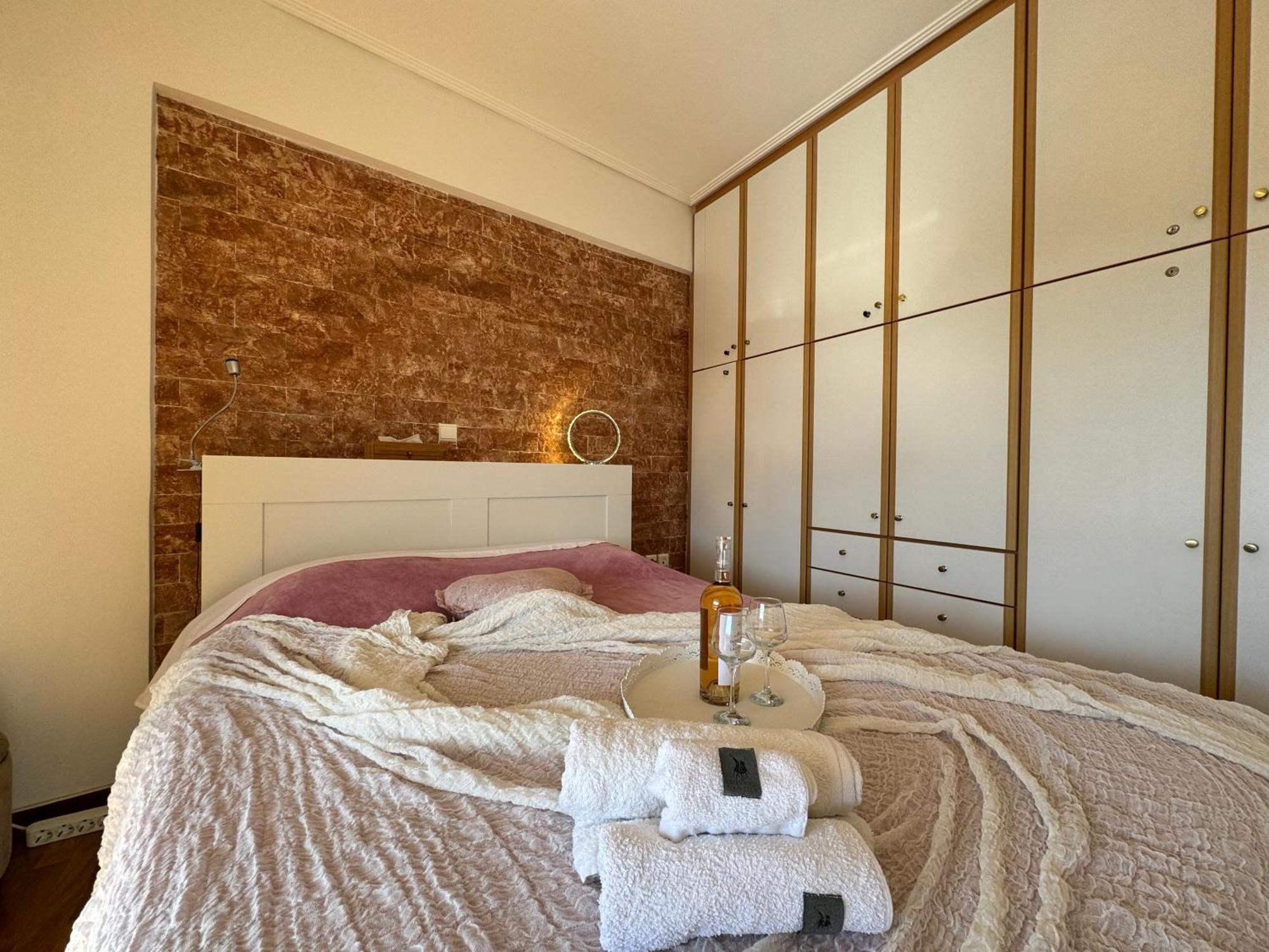 Sea & Mountain Apartment Close To Port And City Lavrion Bagian luar foto