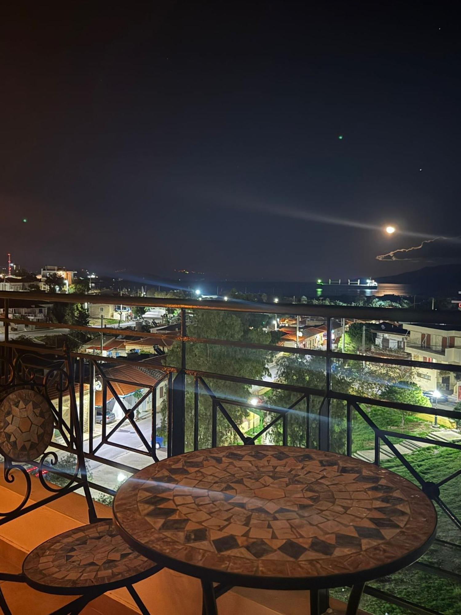 Sea & Mountain Apartment Close To Port And City Lavrion Bagian luar foto